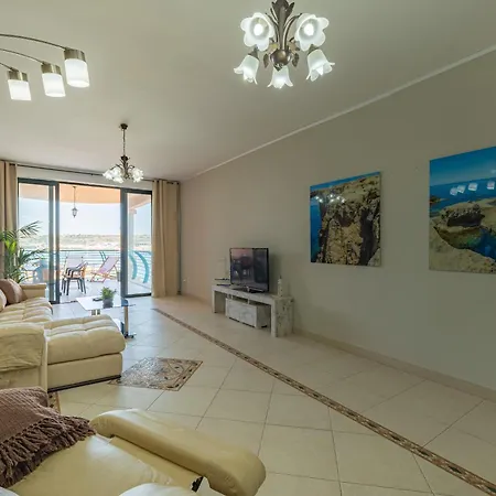 Seafront Panorama Penthouse 3 Bedr 4 Bathr Mellieha